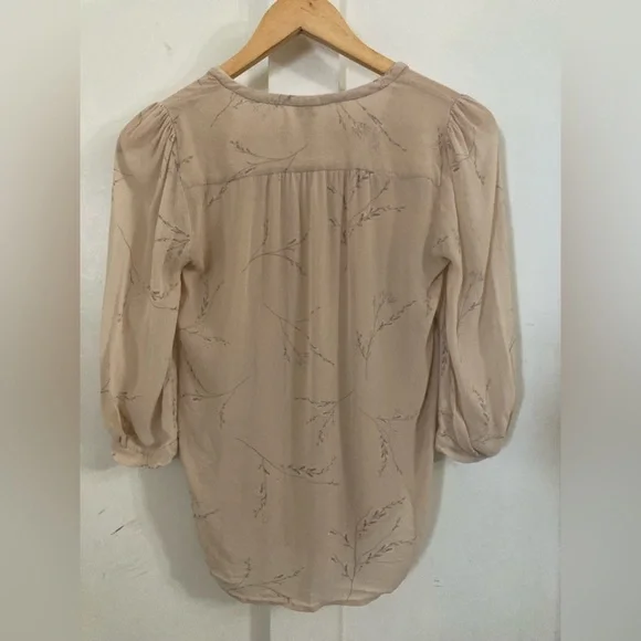 ARITZIA T. Babaton 100% silk floral sheer button down blouse cardigan - Picture 7 of 8